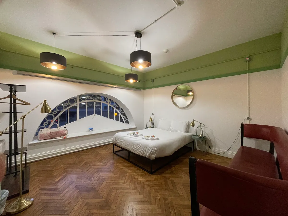 The Bristol Wing, Bristol interior view