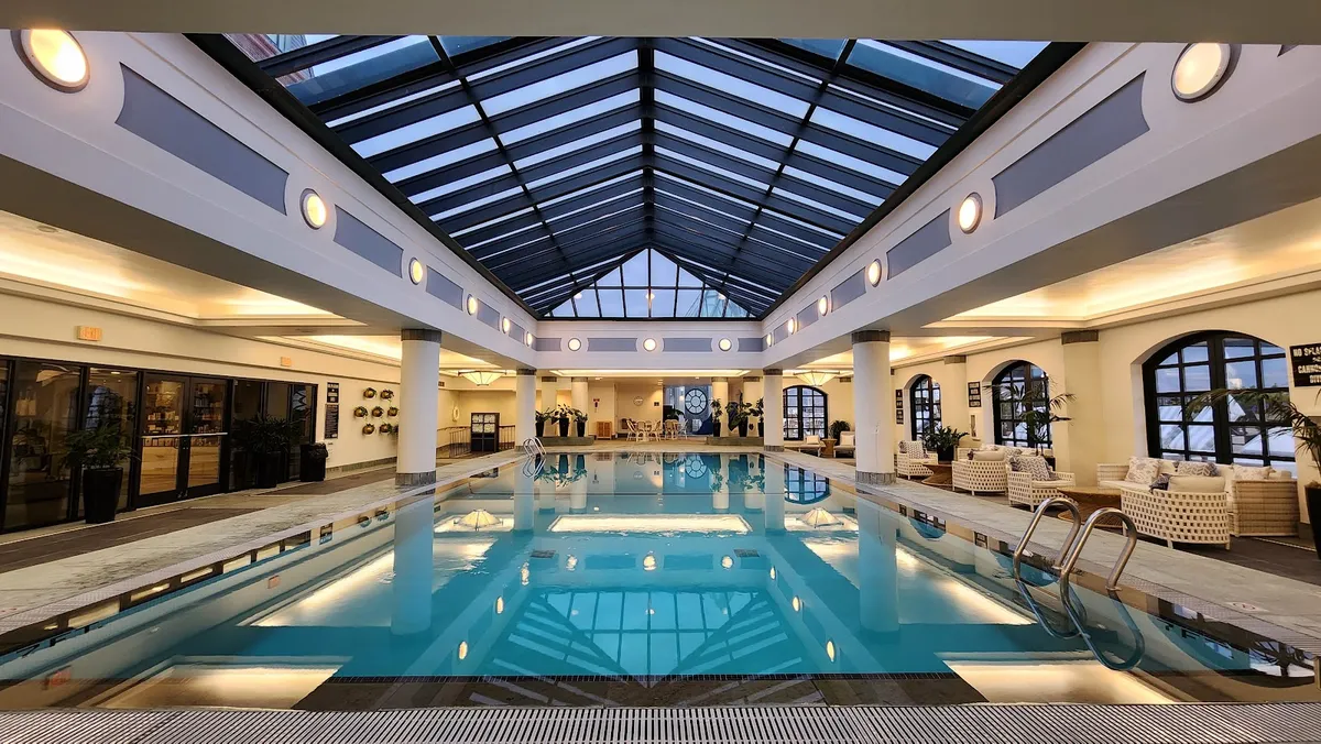 The Charleston Place, Charleston interior view