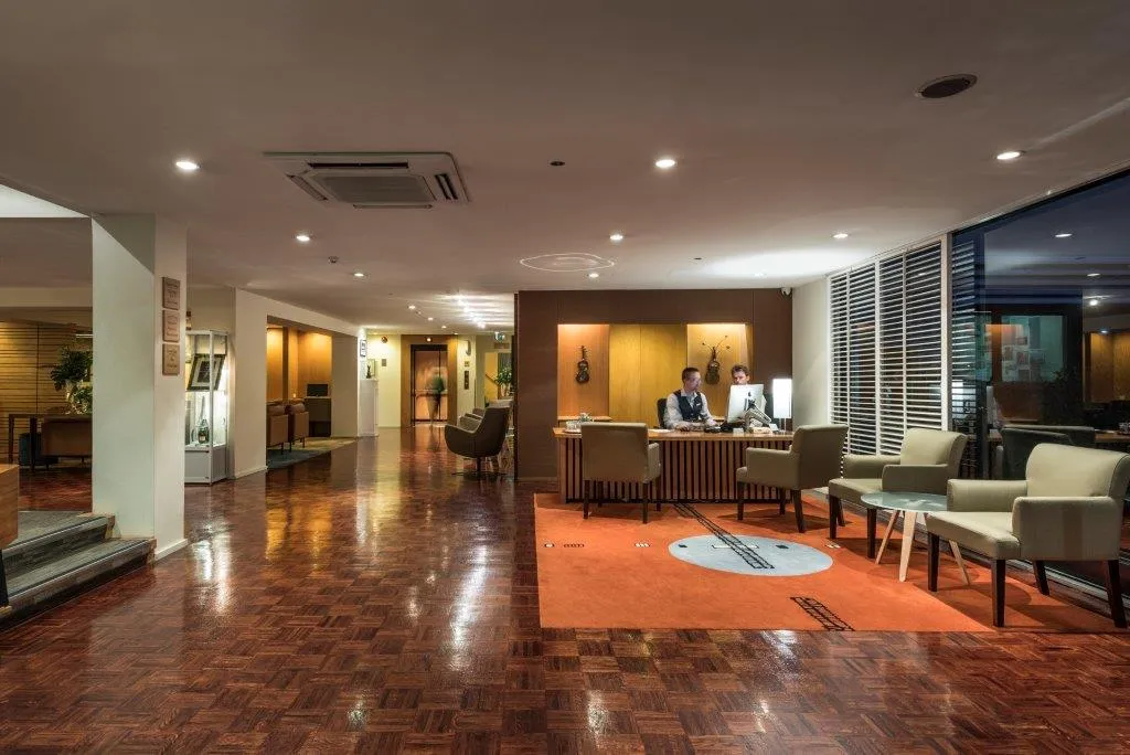 The George, Christchurch interior view