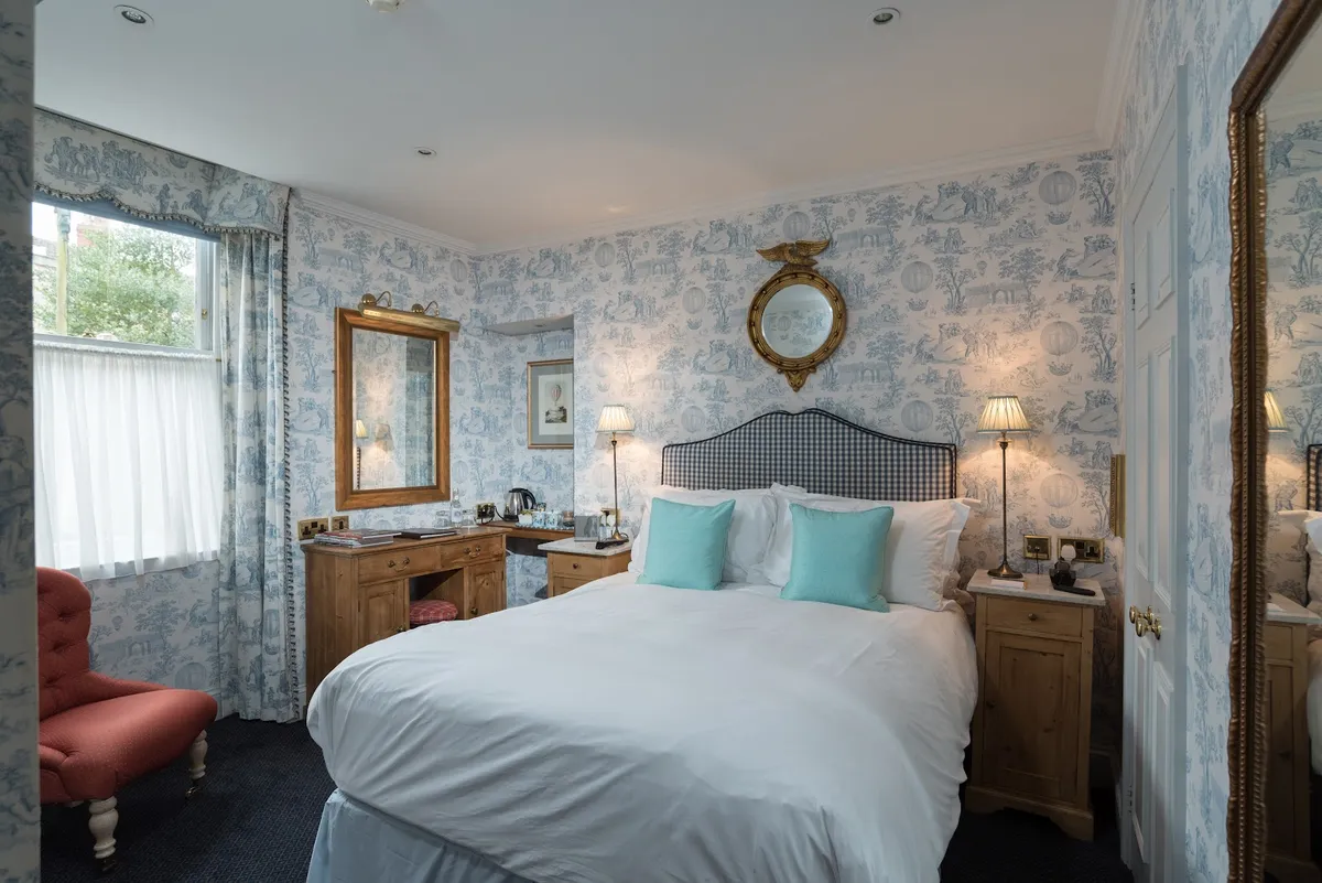 The Kennard Boutique Guesthouse, Bath interior view
