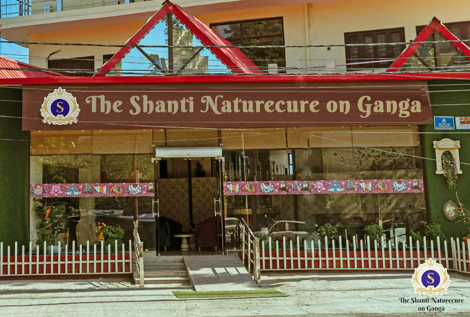 THE SHANTI NATURECURE ON GANGA, Rishikesh interior view