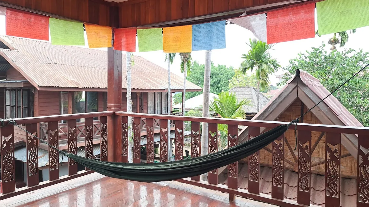 Tibet Restaurant und Hostel, 4000 Islands interior view