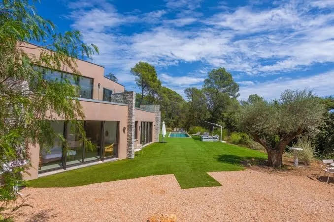 Villa Valériane, luxurious and contemporary, exceptional location amid Var vineyards, Provence interior view
