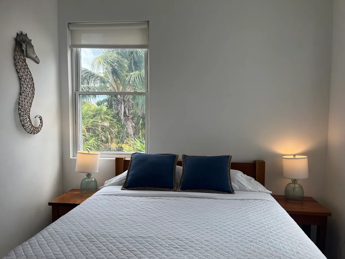 Weezie's Ocean Front Hotel and Garden Cottages, Caye Caulker interior view