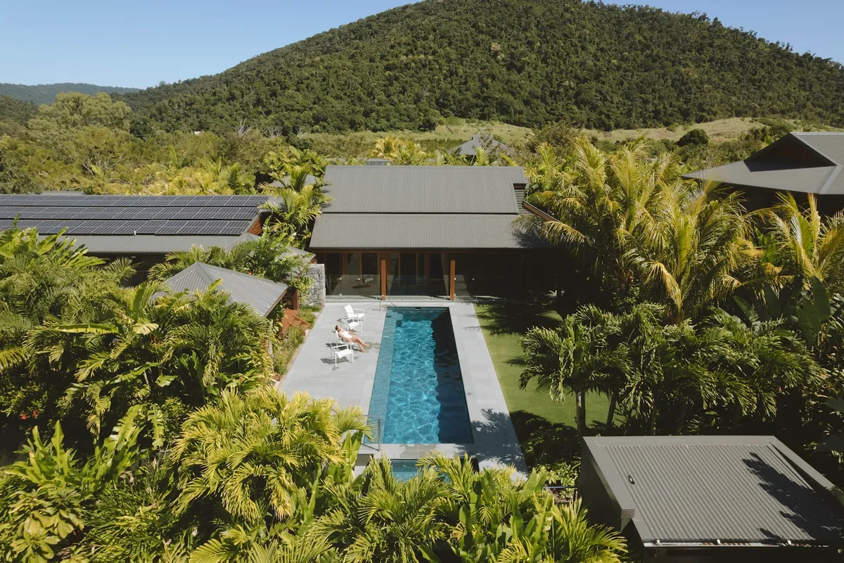 Yangaro, Whitsundays interior view