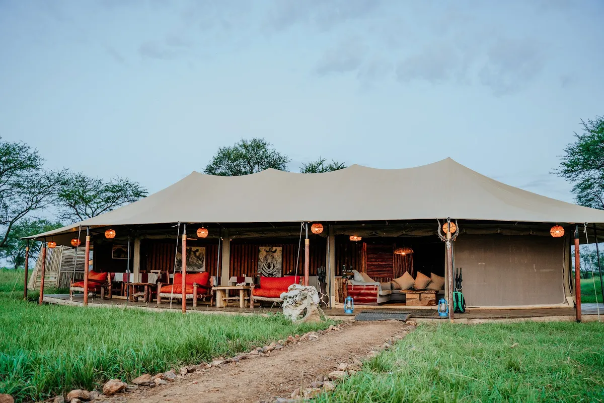 Zawadi Serengeti Camp, Serengeti interior view