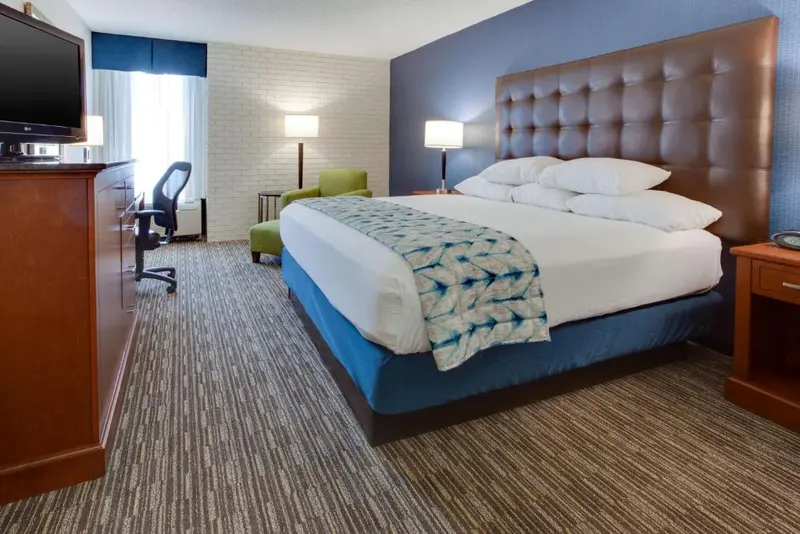 Microtel Inn & Suites by Wyndham Nashville hotel interior