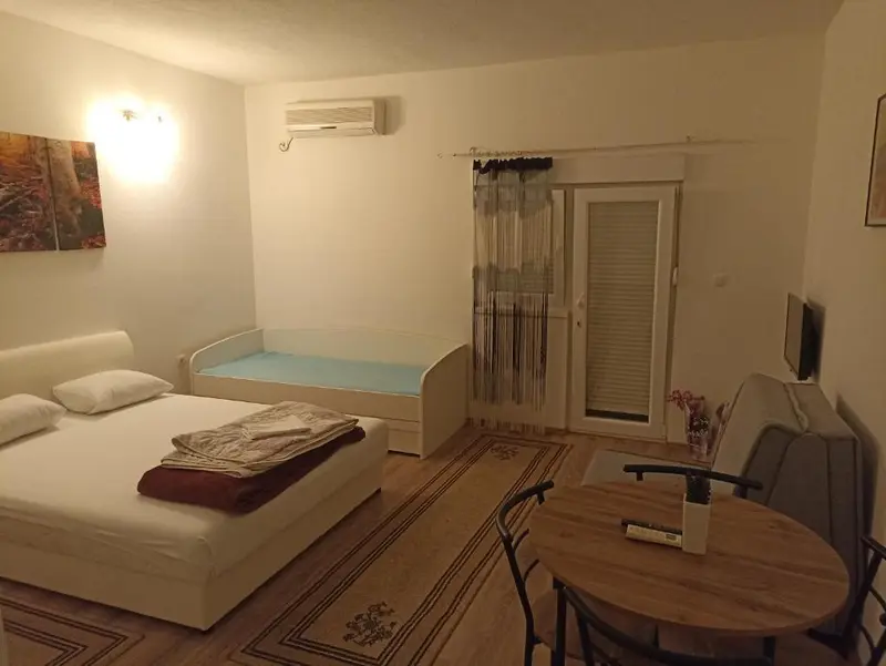 Pansion Aldi hotel interior