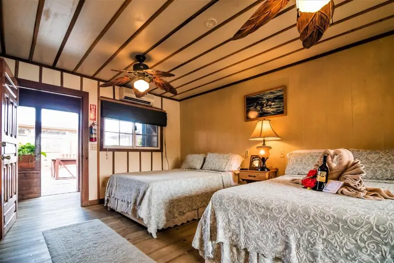 Utila Lodge hotel interior